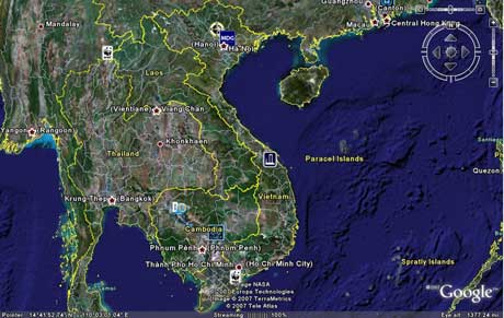 Xem bản đồ qua vệ tinh (View Maps through Satellites): 
Công nghệ ngày càng phát triển, việc xem bản đồ qua vệ tinh đang trở nên phổ biến và tiện ích hơn bao giờ hết. Nhờ đó, chúng ta có thể nắm bắt được tình hình thời tiết, dự báo thảm họa tự nhiên và giúp chính quyền đưa ra kế hoạch phòng chống hợp lý. Hãy cùng xem những hình ảnh bản đồ từ vệ tinh này.